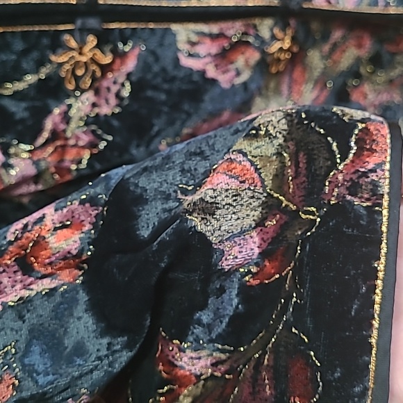 Velvet Jacket - Picture 4 of 7